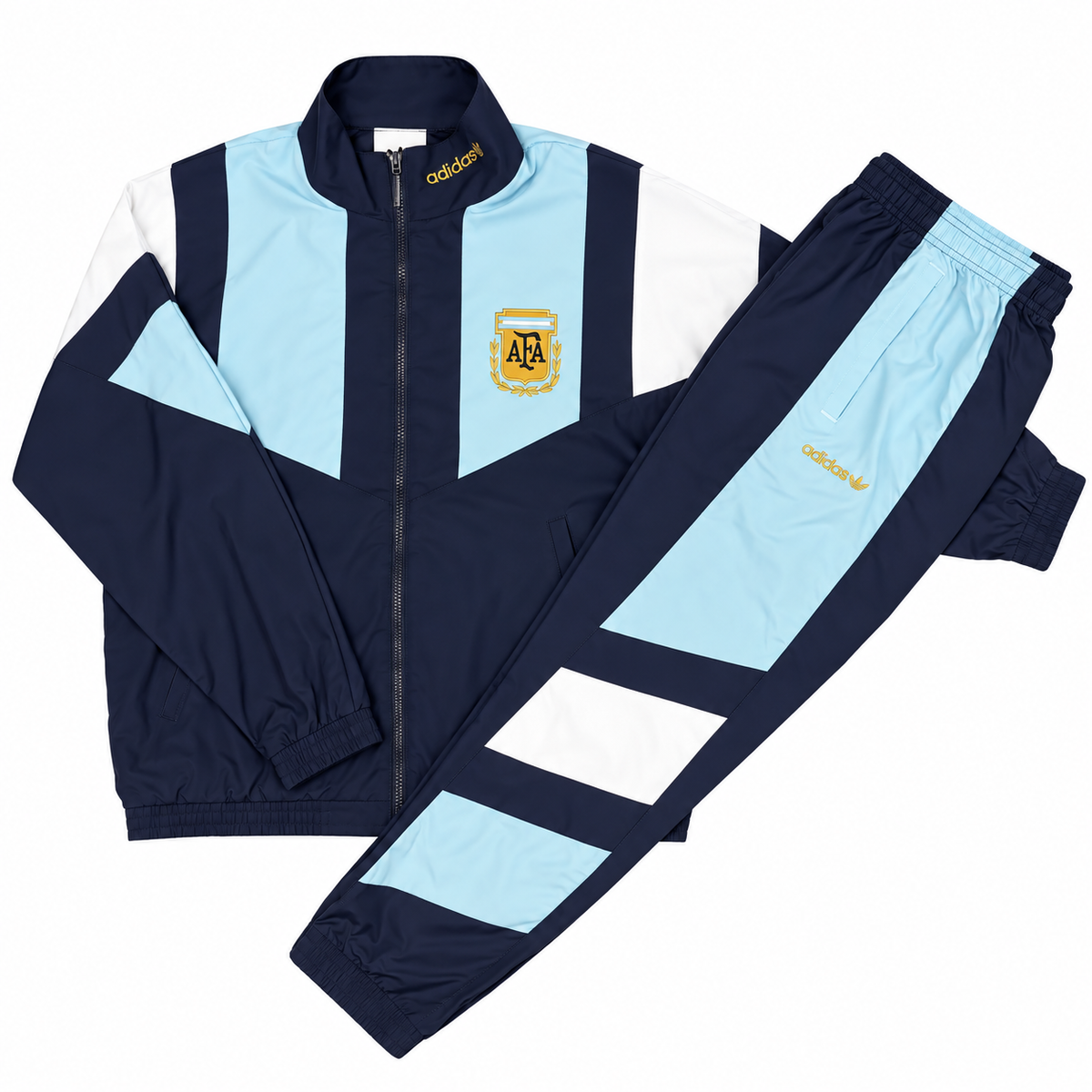 Sudadera retro de Argentina: chaqueta azul marino con paneles celeste y blanco, trébol y escudo, y pantalón con bloques celestes