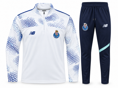 Agasalho de treino do FC Porto: blusa branca de meio zíper e calça azul-marinho
